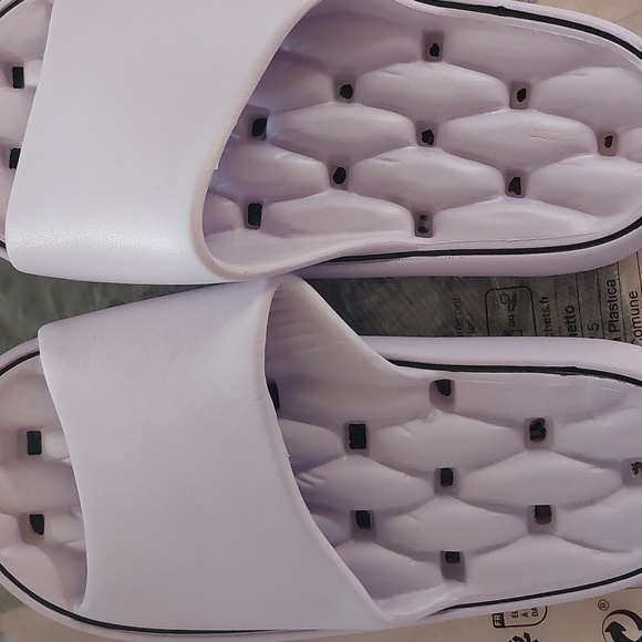 Shower slides sz 8.5-9 - Picture 14 of 16